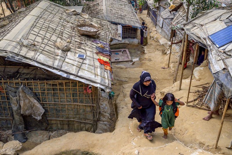 woman and child in refugee camp in Bangladesh